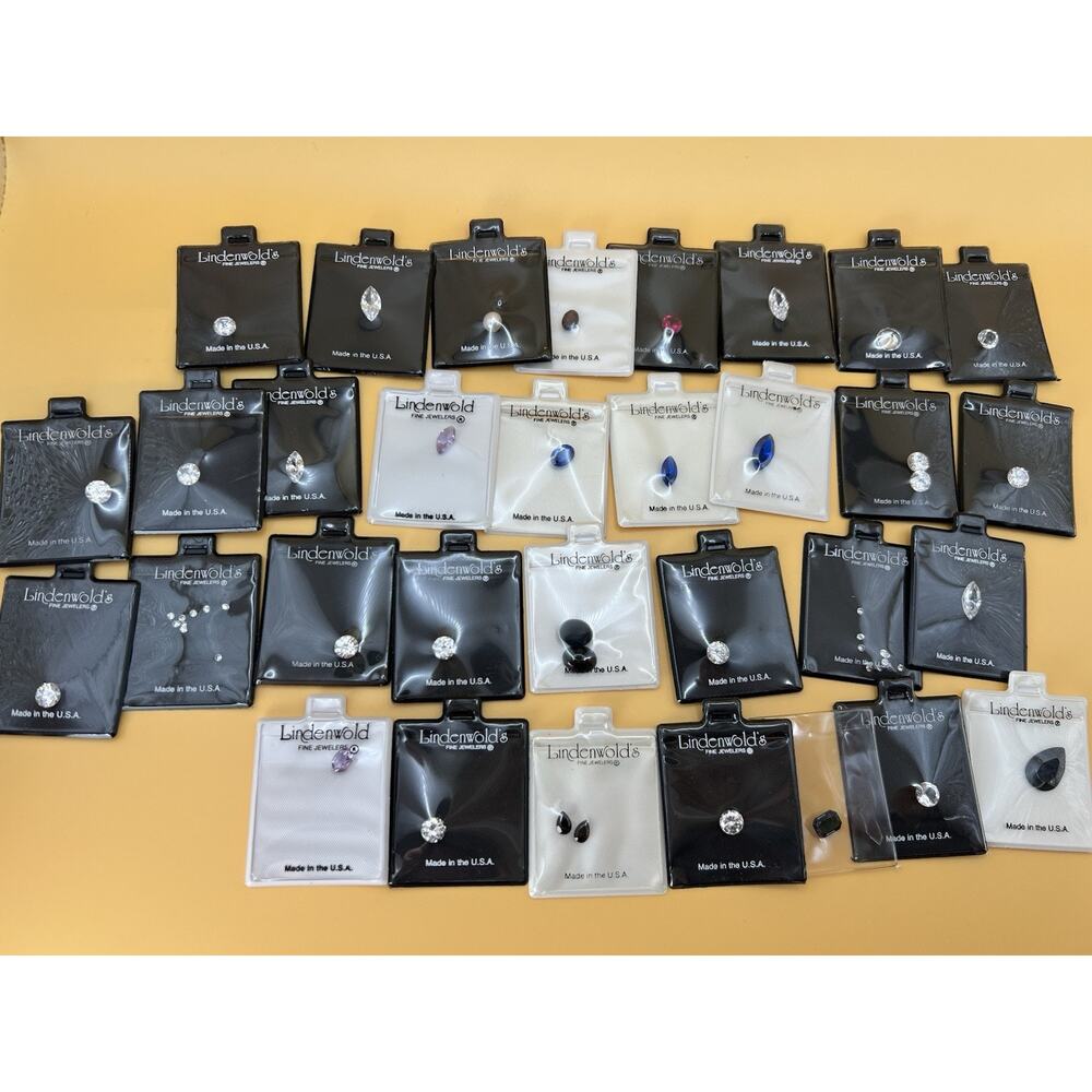 Lindenwold's Fine Jewelers Loose CZ & assorted faceted Gemstones Lot of 24